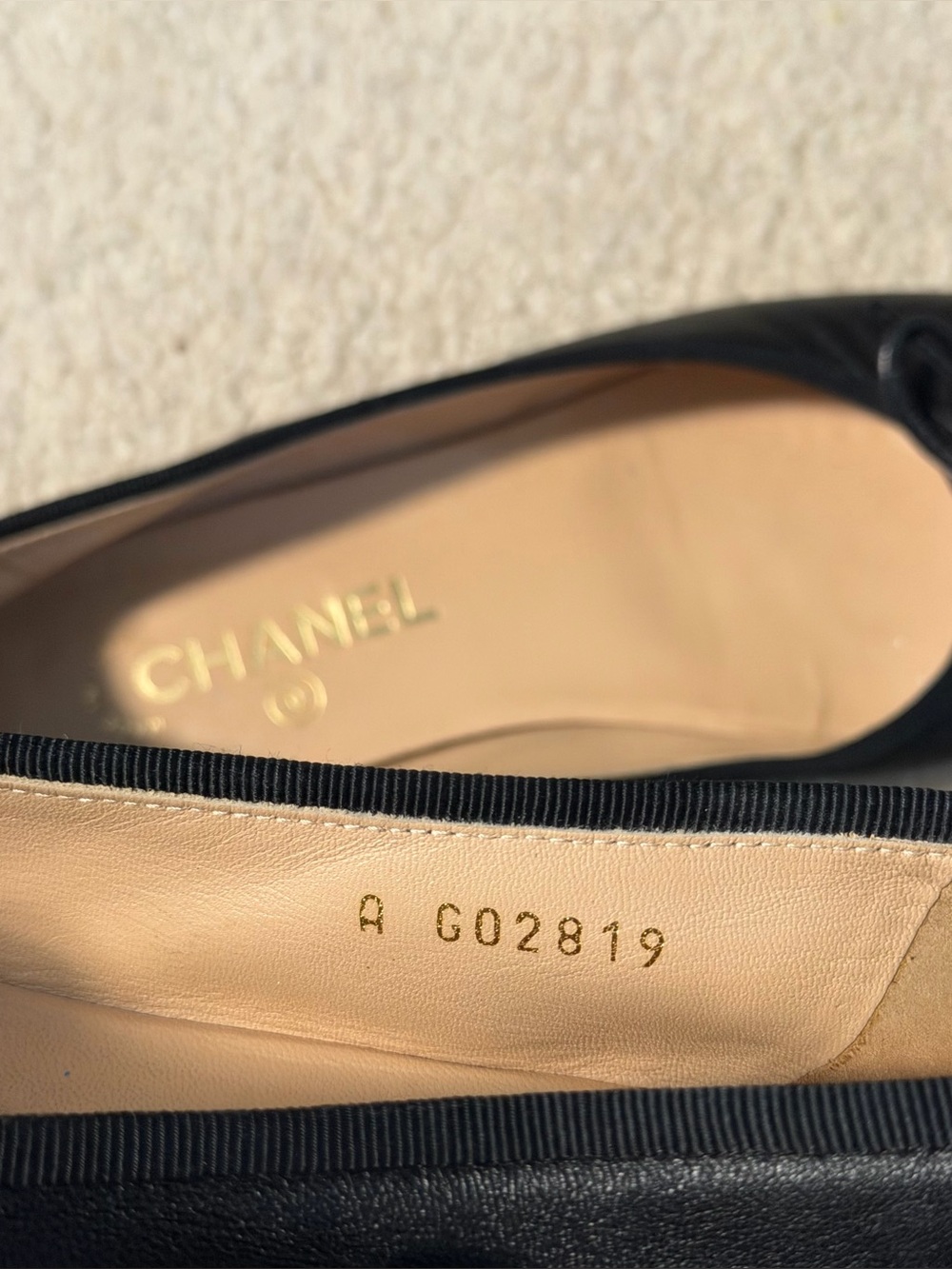 CHANEL Two-Tone Black and Beige Cap-Toe Ballet Flats - Picture 4 of 4